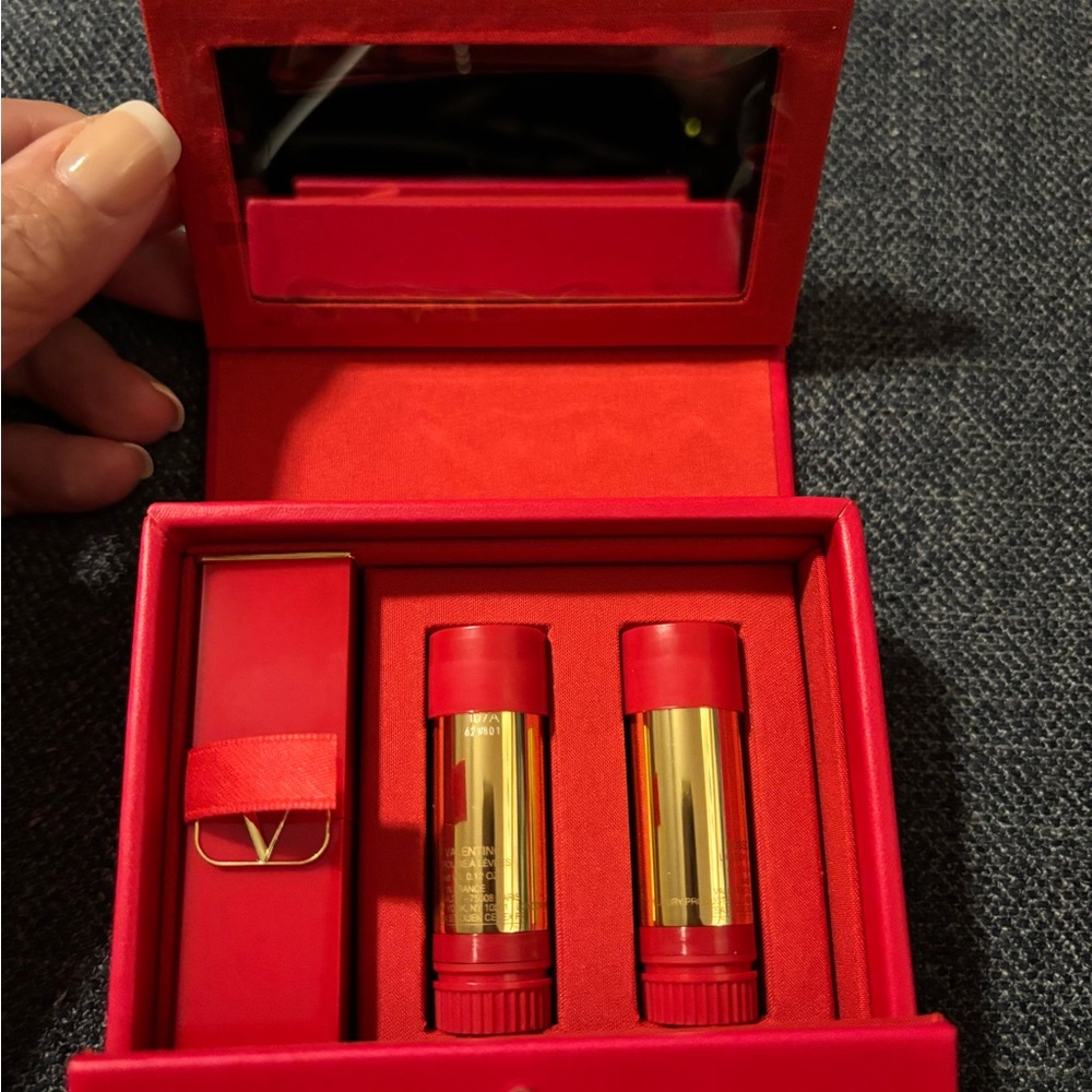 Valentino Couture 3-Piece Full Size Lipstick Set in Hard Mirror Case BNIB - Picture 15 of 15